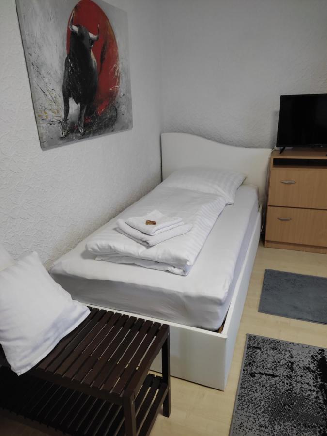 Gaestezimmer Boxenstopp Veitsbronn المظهر الخارجي الصورة